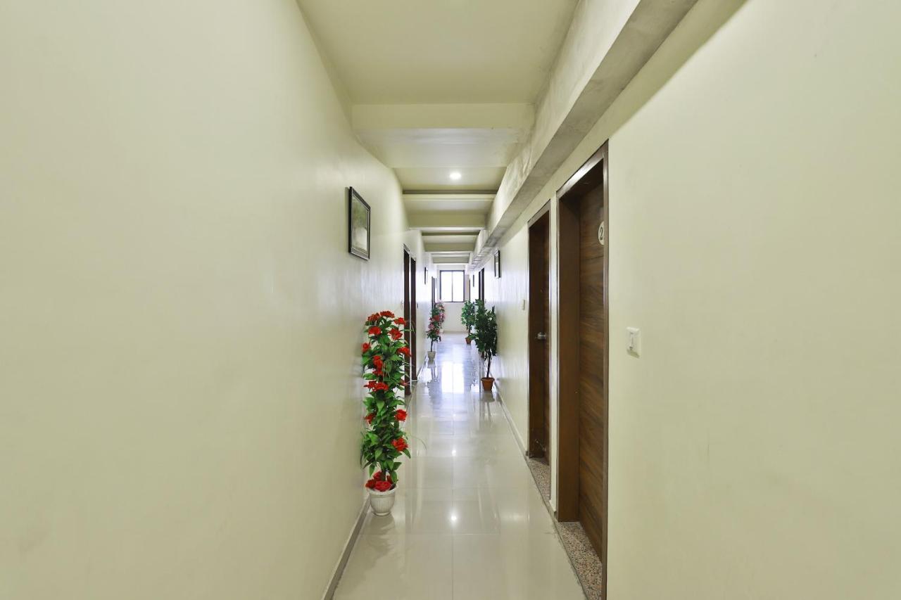 Oyo 15417 Red Rose Ahmedabad Exterior foto