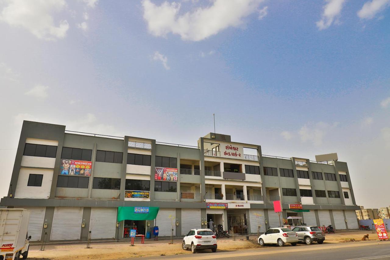 Oyo 15417 Red Rose Ahmedabad Exterior foto