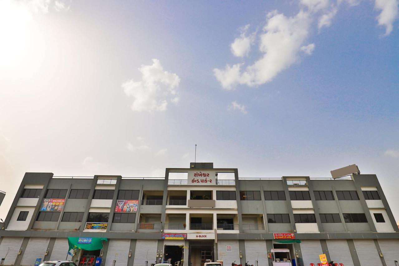 Oyo 15417 Red Rose Ahmedabad Exterior foto
