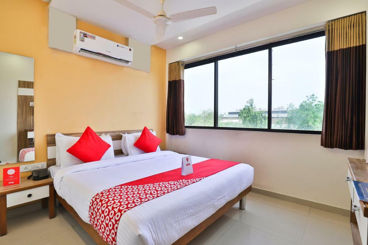 Oyo 15417 Red Rose Ahmedabad Exterior foto